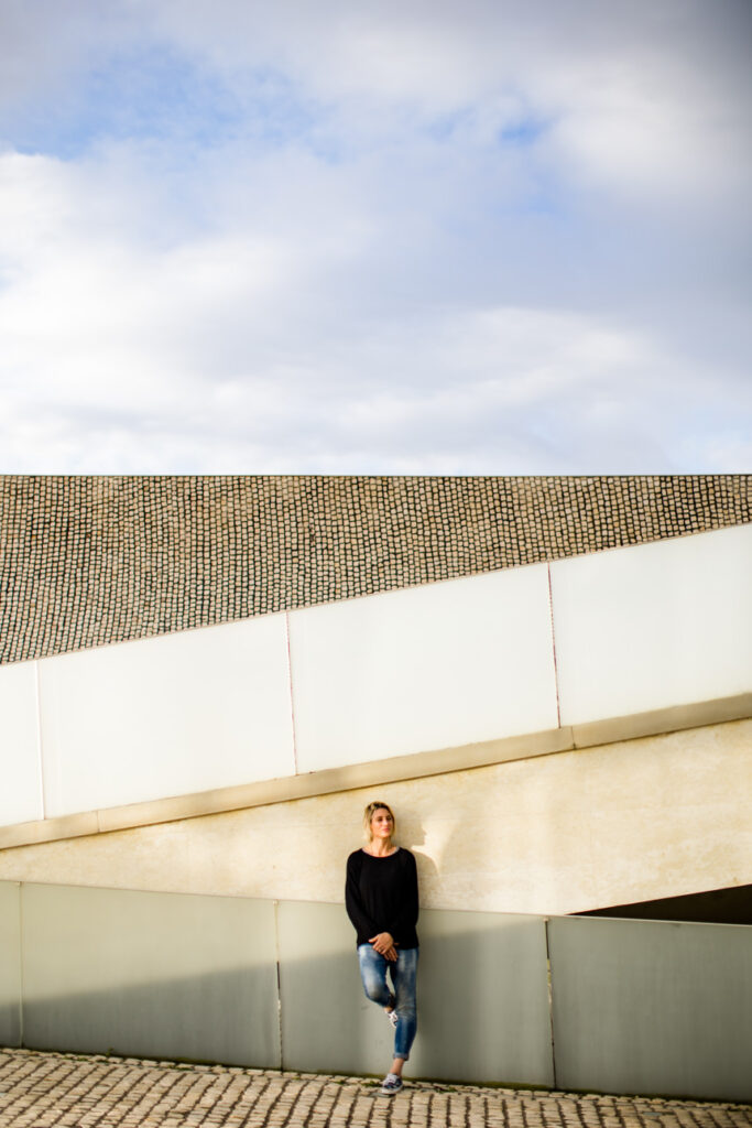 Séance photo moderne à la Cité de l’Océan, Biarritz