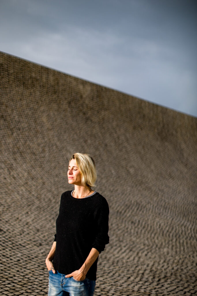 Séance photo moderne à la Cité de l’Océan, Biarritz