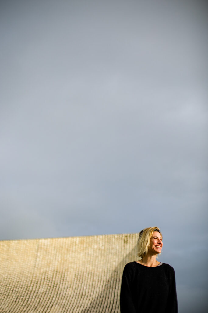 Séance photo moderne à la Cité de l’Océan, Biarritz