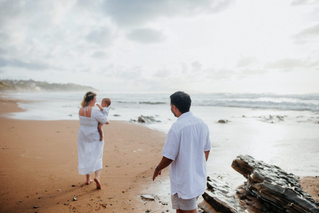 Séance photo famille au coucher du soleil sur la plage Bidart, Pays Basque