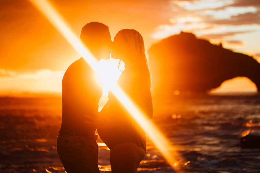 séance photo couple grossesse sur la plage de Miramar, Biarritz