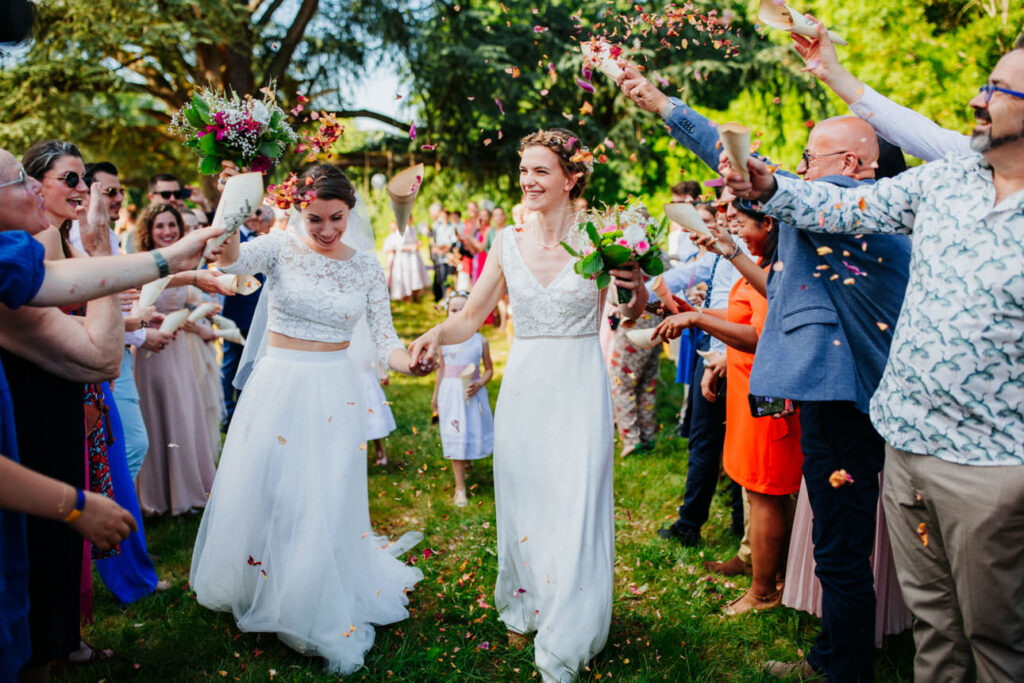 photographe de mariage discret pendant la réception, sans interrompre la journée
